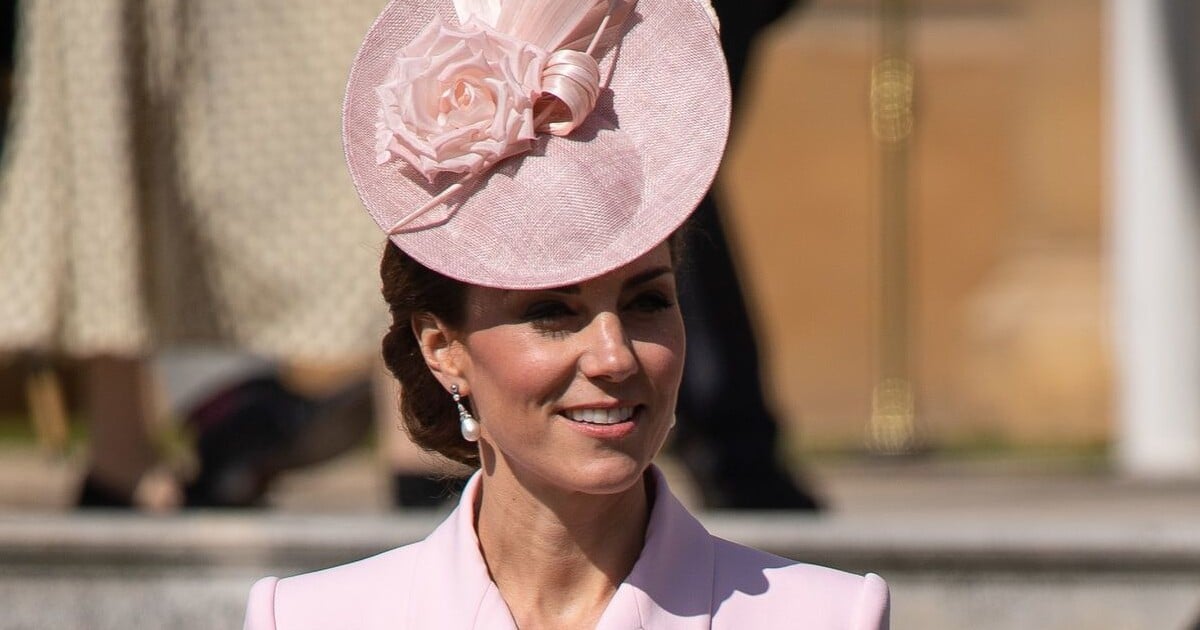 Na Trend Do Rosa Kate Middleton Aposta Em Vestido E Usa Brinco De Diana Purepeople