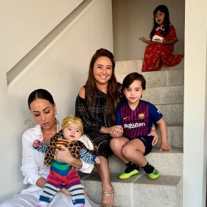 Sabrina Sato elege touca de raposa para a filha, Zoe, em look desta quarta-feira, dia 22 de maio de 2019