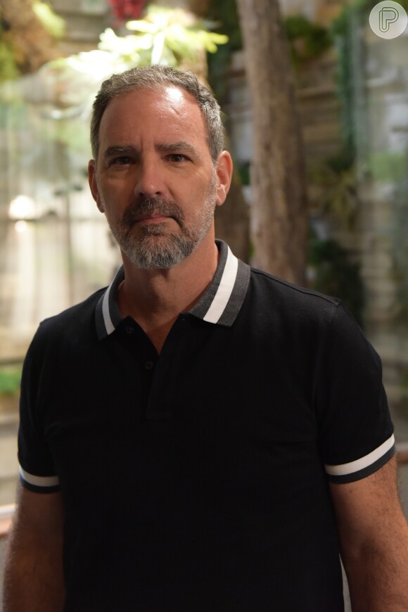 Na novela 'Topíssima', Paulo Roberto (Floriano Peixoto) é ameaçado através de uma encomenda, no capítulo de segunda-feira, 27 de maio de 2019