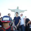 Austin Mahone faz selfie em visita ao Cristo Redentor, no Rio