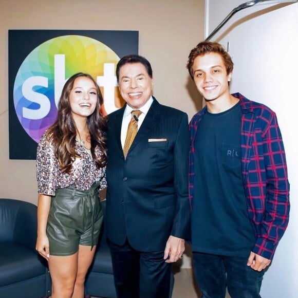 Participação de Larissa Manoela e Leo Cidade no programa do Silvio Santos rendeu algumas polêmicas