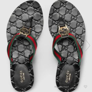 O sapato que Simone, irmã de Simaria, ganhou está disponível no site da Gucci e está avaliado em R$1.671,60.