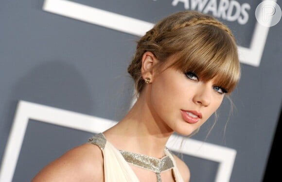 Taylor Swift é processada por ficar com cahê milionário sem ter feito nenhum show, em 19 de fevereiro de 2013