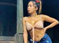 De top e short aberto: Anitta exibe barriga sarada ao postar foto de look