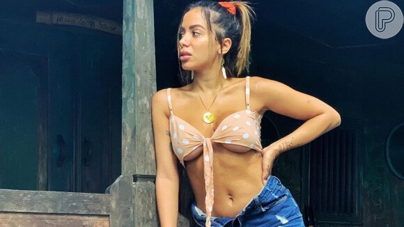 Anitta compartilhou foto com look ousado em férias em Bali