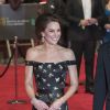 Kate Middleton já havia usado o vestido Alexander McQueen com decote bardot e deu uma repaginada na peça