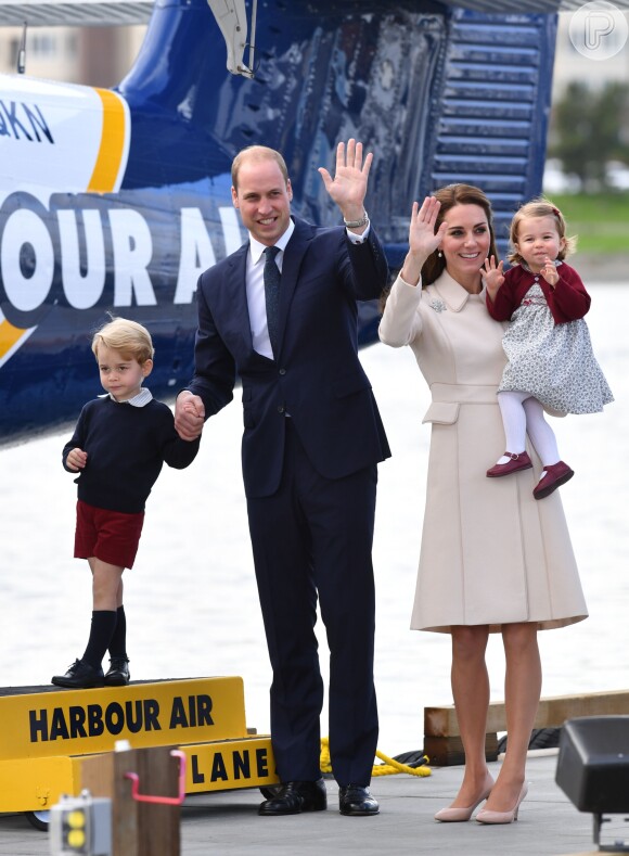 Kate Middleton em aerolook com o mesmo vestido casaco em 2016