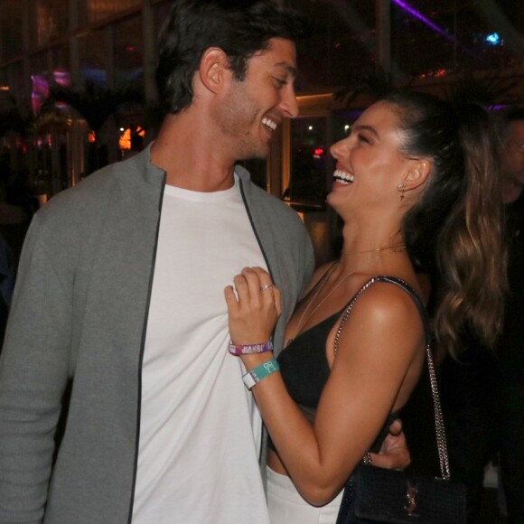 André Resende posta foto com Isis Valverde e filho  nesta segunda-feira, dia 10 de junho de 2019