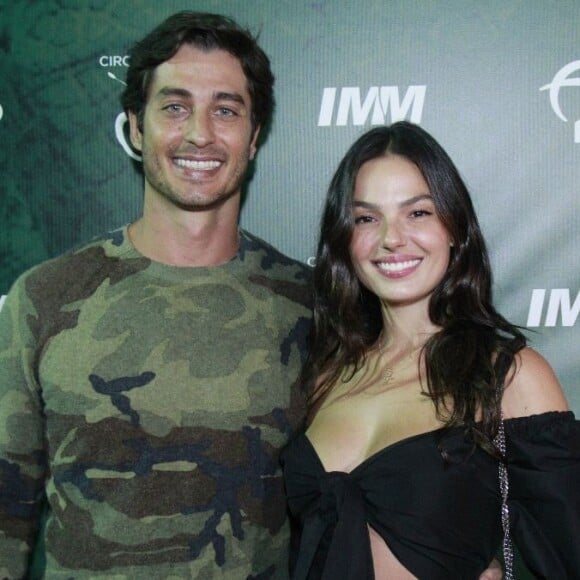 Isis Valverde aparece em foto com marido nesta segunda-feira, dia 10 de junho de 2019