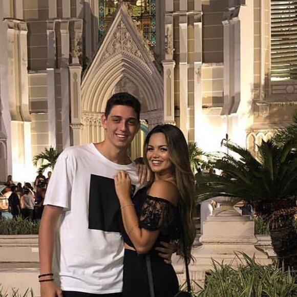 Filha de Kelly Key, Suzanna Freitas abriu baú de fotos para se declarar ao namorado, Gabriel Simões, nesta quarta-feira, 12 de junho de 2019
