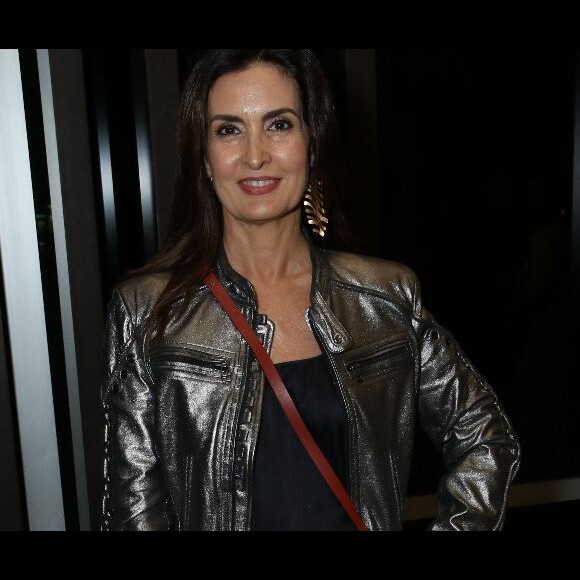 Fashion glow: Fátima Bernardes dá tom rocker a look com jaqueta poderosa para show na noite de sexta-feira, dia 15 de junho de 2019