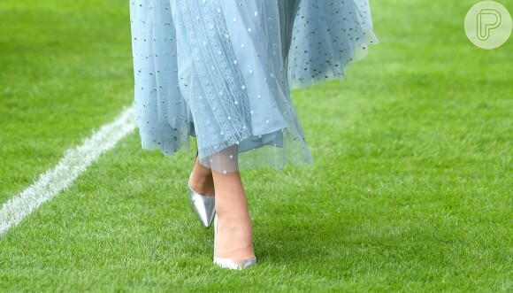 Kate Middleton usou um sapato metalizado Gian Vito Rossi