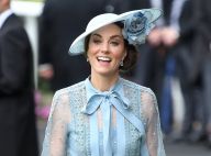 Decote pussybow & poás: o look ladylike de Kate Middleton no Royal Ascot. Fotos!