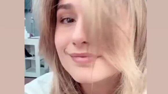 Sasha Meneghel cortou o cabelo na companhia da amiga, Bruna Marquezine, nesta terça-feira, dia 18 de junho de 2019