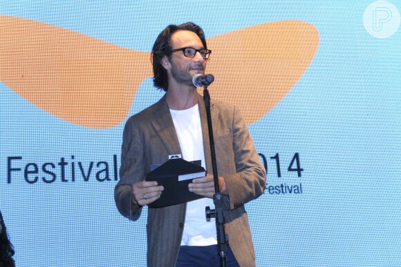 Rodrigo Santoro foi à premiação do Festival de Cinema do Rio no dia 8 de outubro de 2014, ainda com o look antigo