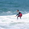 Rodrigo Santoro surfou nesta sexta-feira, 10 de outubro de 2014, já exibindo seu novo visual