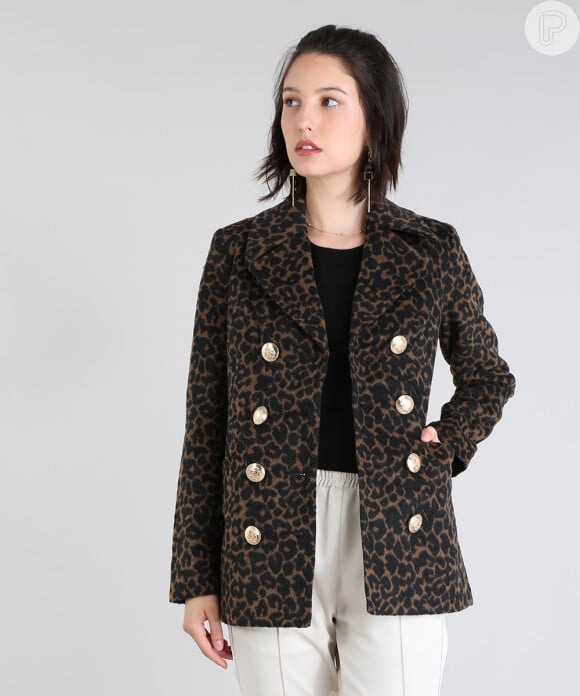 O casaco longo, com mood blazer da C&A é chique e quentinho para o office look. Custa R$239,99
