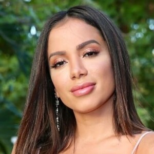 AnittaAnitta contou que seu primeiro beijo foi horrível e que foi dado aos nove anos