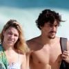 Ex-namorado de Sasha, Bruno Montaleone foi clicado com amiga em dia de praia após terminar relação com a filha de Xuxa