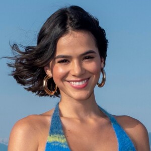 Bruna Marquezine revela inspiração em cabelo, roupa e maquiagem de 5 famosas
