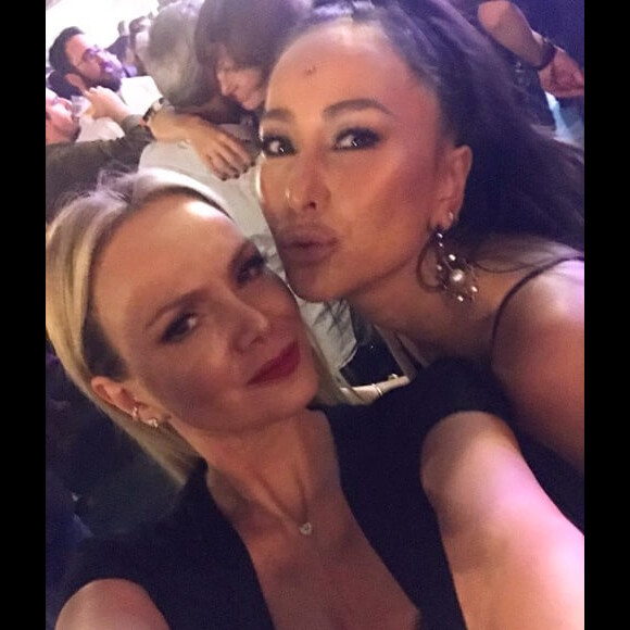 Eliana reencontrou Rodrigo Faro em festa promovida pela mulher de Faustão, Luciana Cardoso. A apresentadora ainda tietou Sabrina Sato