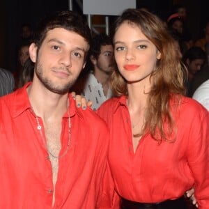 Chay Suede e Laura Neiva esperam primeira filha