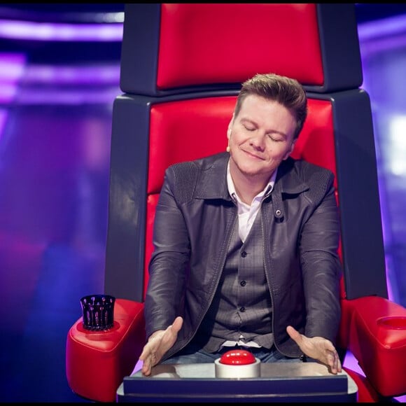 Michel Teló e o filho, Teodoro, foram ao cabeleireiro com Thais Fersoza