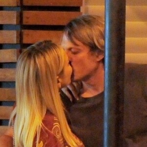 Eliana e o diretor de TV Adriano Ricco ficaram noivos em abril de 2017