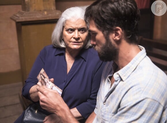 Rael (Rafael Queiroz) aceita pedido da avó e promete matar Maria da Paz (Juliana Paes) na novela 'A Dona do Pedaço'