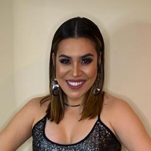 Naiara Azevedo surpreendeu os seguidores ao postar foto de lingerie