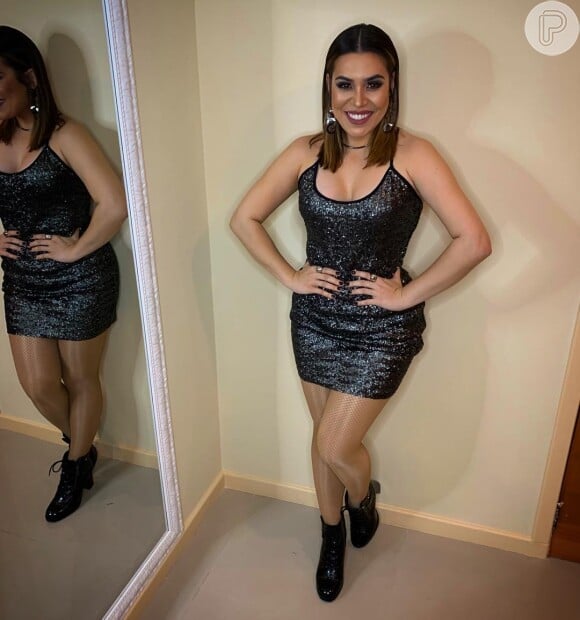 Naiara Azevedo surpreendeu os seguidores ao postar foto de lingerie