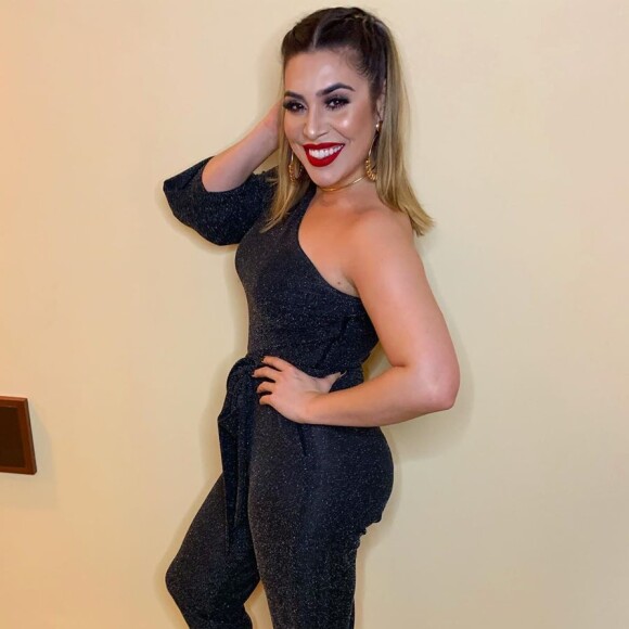Naiara Azevedo ganhou elogio de Andressa Suita em foto de lingerie