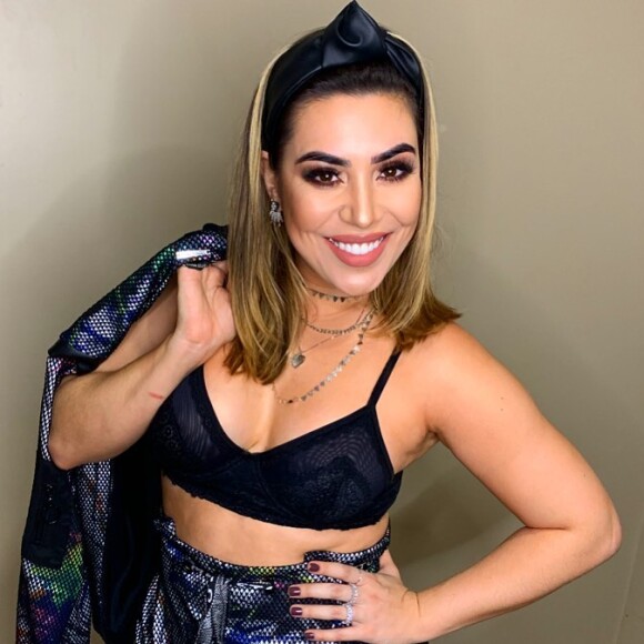 Naiara Azevedo compartilhou foto de lingerie e jeans na web