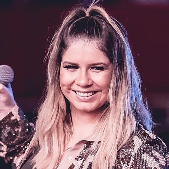 Marilia Mendonça ganha surpresa no camarim de show neste sábado, dia 06 de julho de 2019