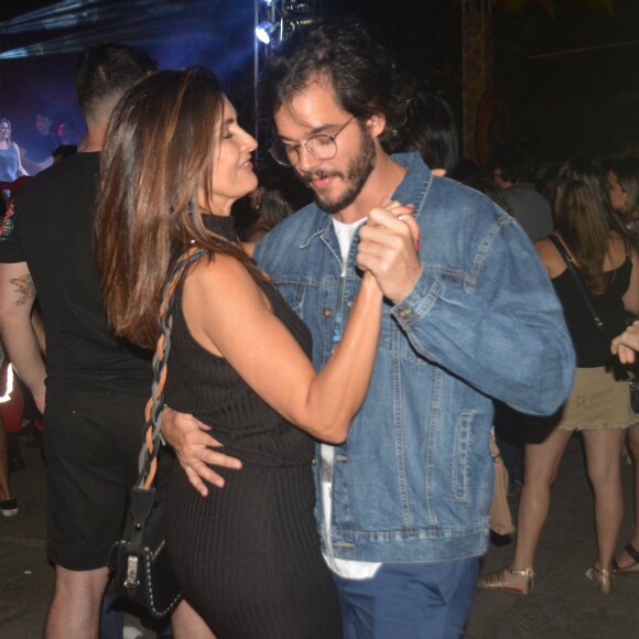 Fátima Bernardes e Túlio Gadêlha participaram de várias brincadeiras na festa