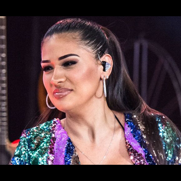 Simone, da dupla com Simaria, usou body com decote genoroso e postou foto no Instagram nesta segunda-feira, 8 de julho de 2019