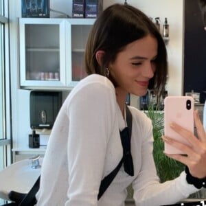 Bruna Marquezine usou nova bolsa da Acnes Studios em viagem aos Estados Unidos