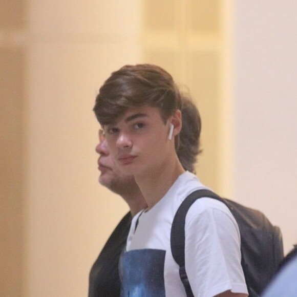 Filho de Fabio Assunção, João Assunção está namorando a estudante Giovanna Vieira. 'Eu te amo demais', se derreteu a adolescente