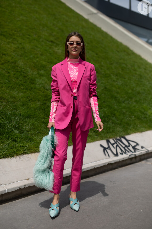Looks do street style das semanas de moda: o terno saiu do clássico para se tornar uma produção fashion