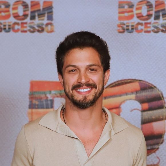 Romulo Estrela celebra relacionamento com empresária Nilma Quariguasi