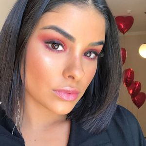 Ex-BBB Munik Nunes tem ostentado novo cabelo nas redes sociais