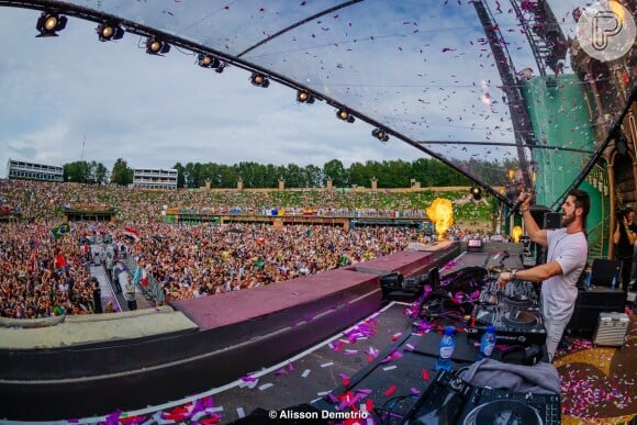Alok e Romana Novais tiveram a gravidez anunciada ao público no palco do festival Tomorrowland, na Bélgica, após uma apresentação do DJ