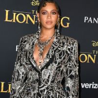 Beyoncé usa vestido brasileiro com 18 mil pedras em clipe de 'O Rei Leão'