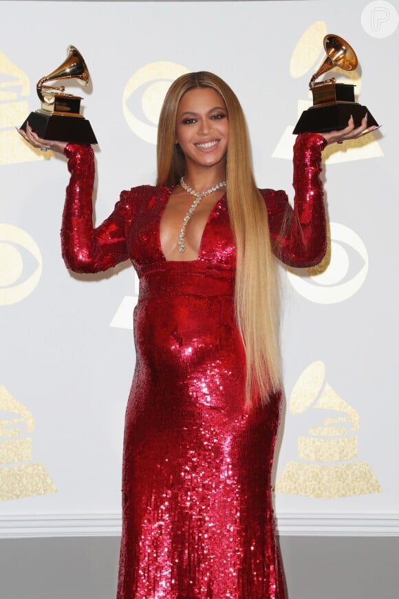 Vestido usado por Beyoncé em clipe de 'Rei Leão' foi encomendado por estilista da cantora