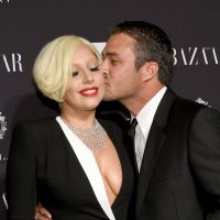 Lady Gaga e namorado fazem cerimônia de compromisso: 'Sem tempo para casamento'
