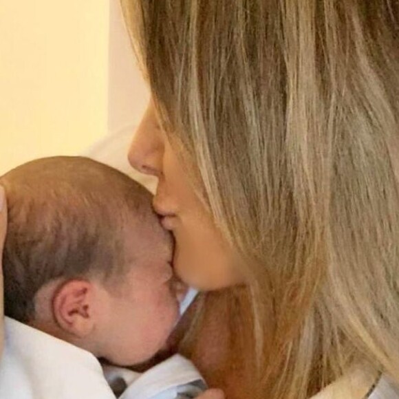 Filha caçula de Ticiane Pinheiro, Manuella fez a mãe se derreter: ''Pacotinho de Biscoito' chegou para encher ainda mais de amor a nossa família!'