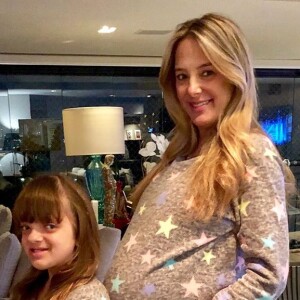 Ticiane Pinheiro exaltou a relação da filha Rafaella Justus com a irmãzinha, Manuella: 'Carinhosa'
