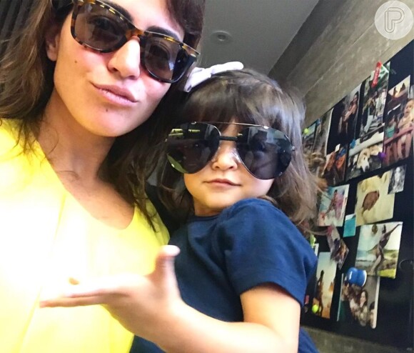 Carol Castro postou foto fofa com a filha, Nina, na rede social