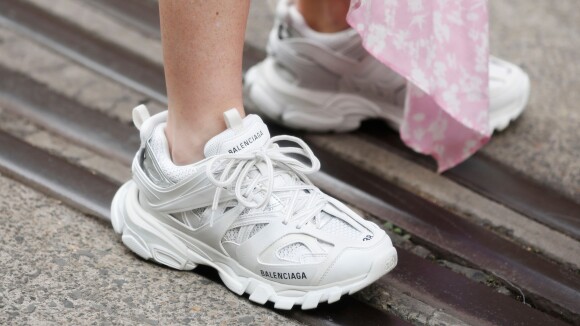 10 looks com chunky sneakers para você perder o preconceito com os tênis da vez