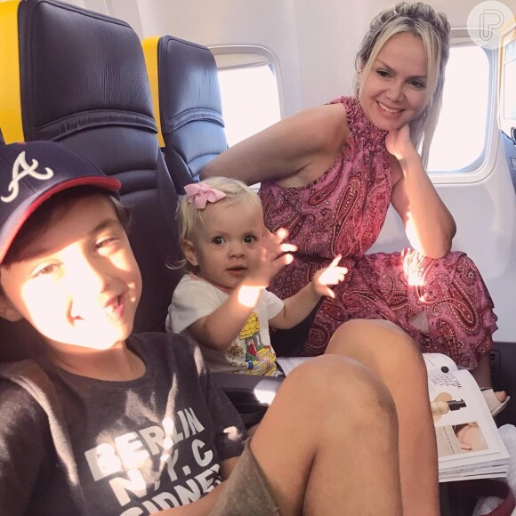 Eliana viajou de férias com os filhos, Arthur e Manuela, para Itália